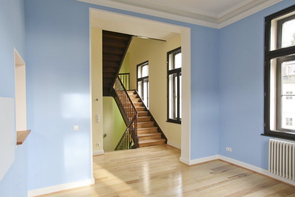 Blick von Küche ins Treppenhaus